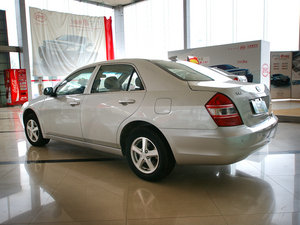 2010款2.0L 手动尊贵型 整体外观