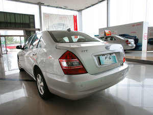 2010款2.0L 手动尊贵型 整体外观