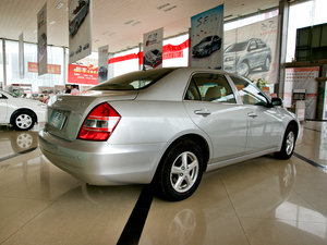 2010款2.0L 手动尊贵型 整体外观