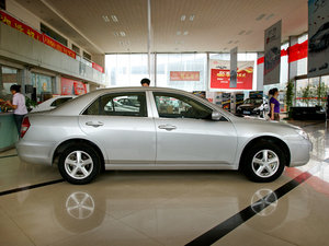 2010款2.0L 手动尊贵型 整体外观