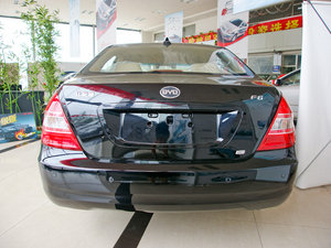 2010款2.0L 手动尊贵型 整体外观
