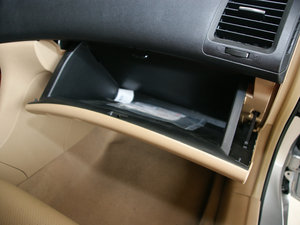 2010款2.0L 手动尊贵型 手套箱
