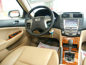 2010款2.4L 自动尊贵型 中控区