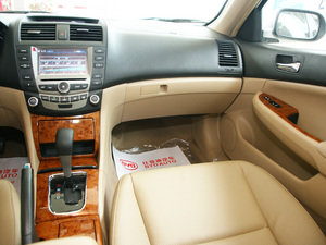 2010款2.4L 自动尊贵型 中控区