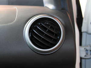 2010款1.0L 手动悦酷型 中控区