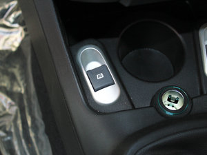 2010款1.0L 手动悦酷型 中控区