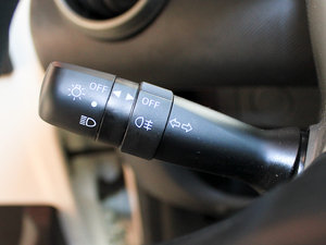 2010款1.0L 手动悦酷型 中控区