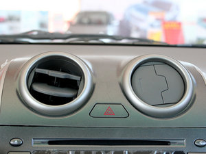2011款1.8L CVT豪雅型 空调出风口