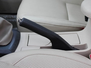 2011款锋畅版 1.5L 手动尊贵型 驻车制动器