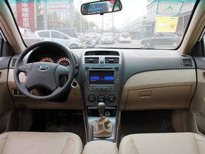 2011款锋畅版 1.5L 手动尊贵型 内饰全景