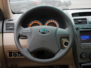 2011款锋畅版 1.5L 手动尊贵型 方向盘