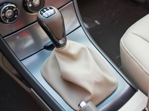 2011款新锋畅版 1.5L 手动尊贵型 换挡杆