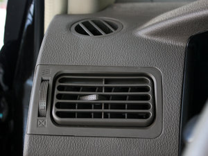 2011款1.5L 标准型 中控区