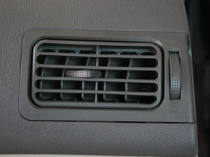 2011款1.5L 标准型 中控区