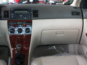 2011款1.5L 标准型 中控区