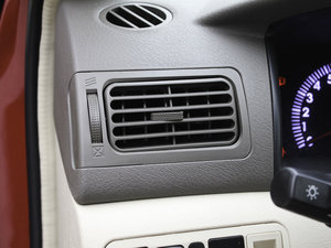2011款1.5L 标准型 中控区