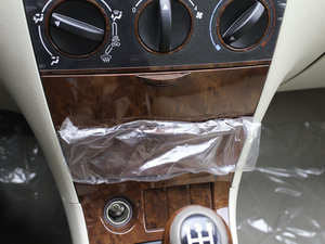 2011款1.5L 标准型 中控区