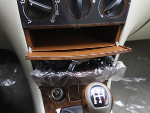 2011款1.5L 标准型 中控区