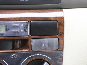 2011款1.5L 标准型 中控区