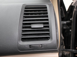 2011款黄金版 1.8L 手动豪华型 中控区
