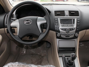 2011款黄金版 1.8L 手动豪华型 中控区