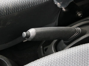 2011款1.0L 尚酷版悦酷型 驻车制动器