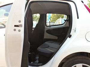 2011款1.0L 尚酷版铉酷型 后排空间