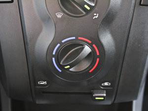 2011款1.0L 尚酷版铉酷型 中控区