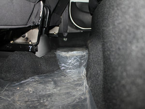 2011款1.0L 尚酷版铉酷型 空间座椅