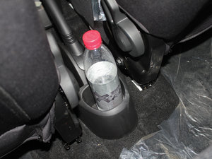 2011款1.0L 尚酷版铉酷型 空间座椅