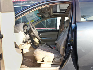 2012款1.5L 手动尊贵版 前排空间