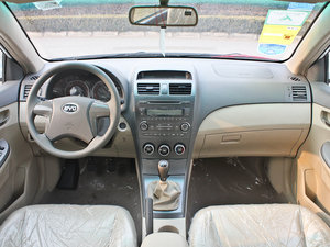 2012款1.5L 手动舒适版 中控区