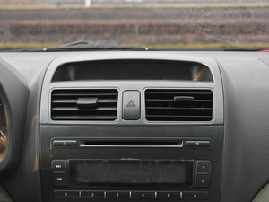 2012款1.5L 手动舒适版 中控区