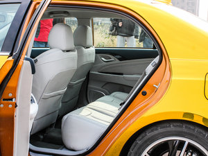 2014款1.5T 尊贵型 后排空间