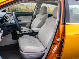 2014款1.5T 尊贵型 前排空间