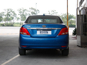 2012款1.5L 手动舒适版 正后	