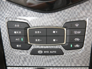 2012款1.5L 手动舒适版 中控区