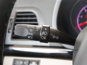 2012款1.5L 手动舒适版 中控区