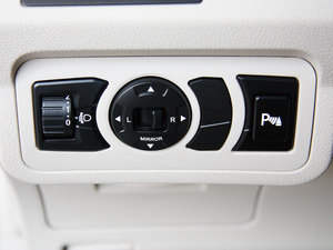 2012款1.5L 手动舒适版 中控区