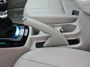 2012款1.5TI 手动舒适版 驻车制动器