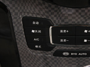 2012款1.5TID 自动豪华版 中控区