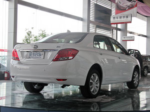 2012款1.5L 手动豪华版 整体外观