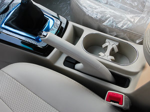 2012款1.5L 手动豪华版 驻车制动器
