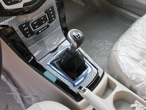 2012款1.5L 手动豪华版 换挡杆