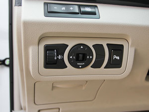 2012款1.5L 手动豪华版 中控区