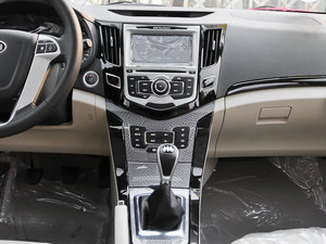 2012款1.5L 手动豪华版 中控台
