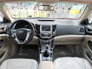 2012款1.5L 手动豪华版 内饰全景
