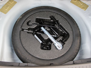 2012款1.5L 手动豪华版 备胎