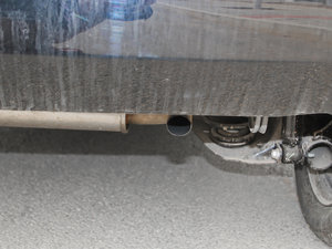 2012款1.0L 手动悦酷版 排气管
