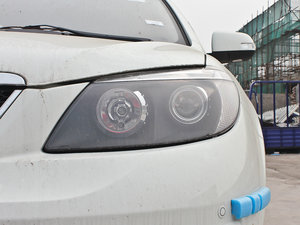 2013款2.4L 自动尊享版 大灯